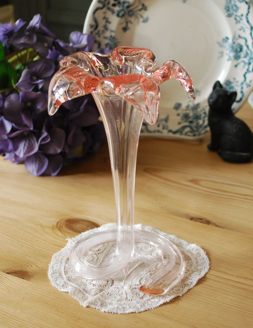 ピンクガラスツイスト花器