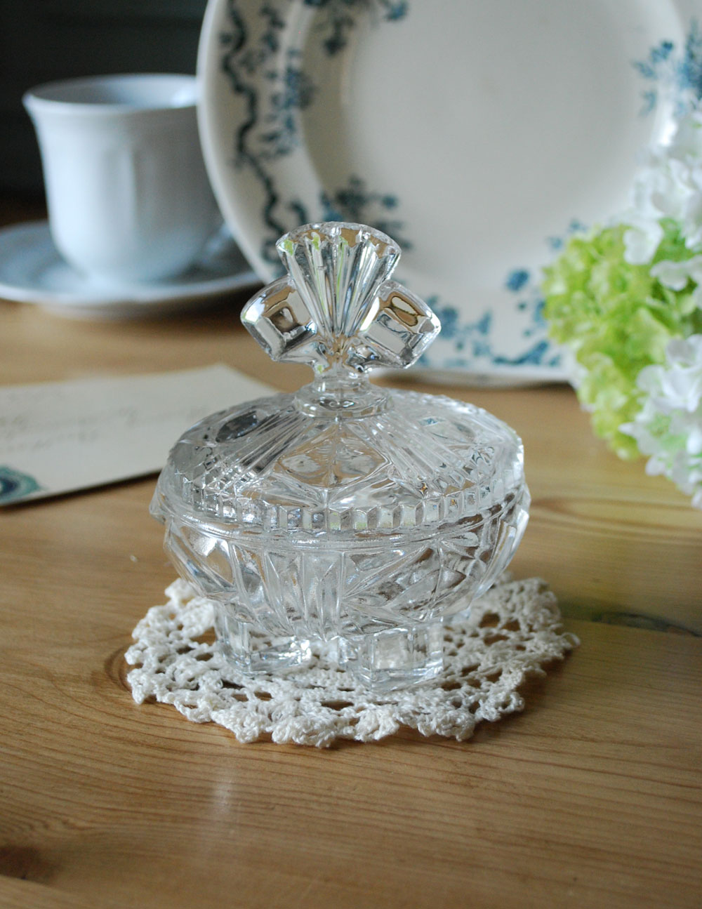 イギリスのアンティーク雑貨、宝石のような持ち手付きガラスケース　プレスドグラス (pg-2792)