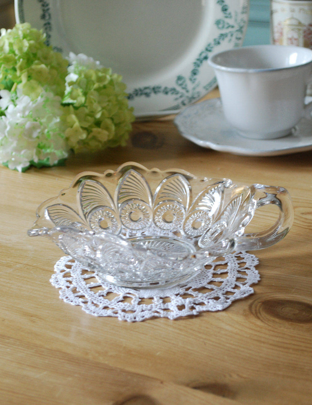 ダイニングで使えるアンティーク雑貨、持ち手付きのガラストレイ(pg