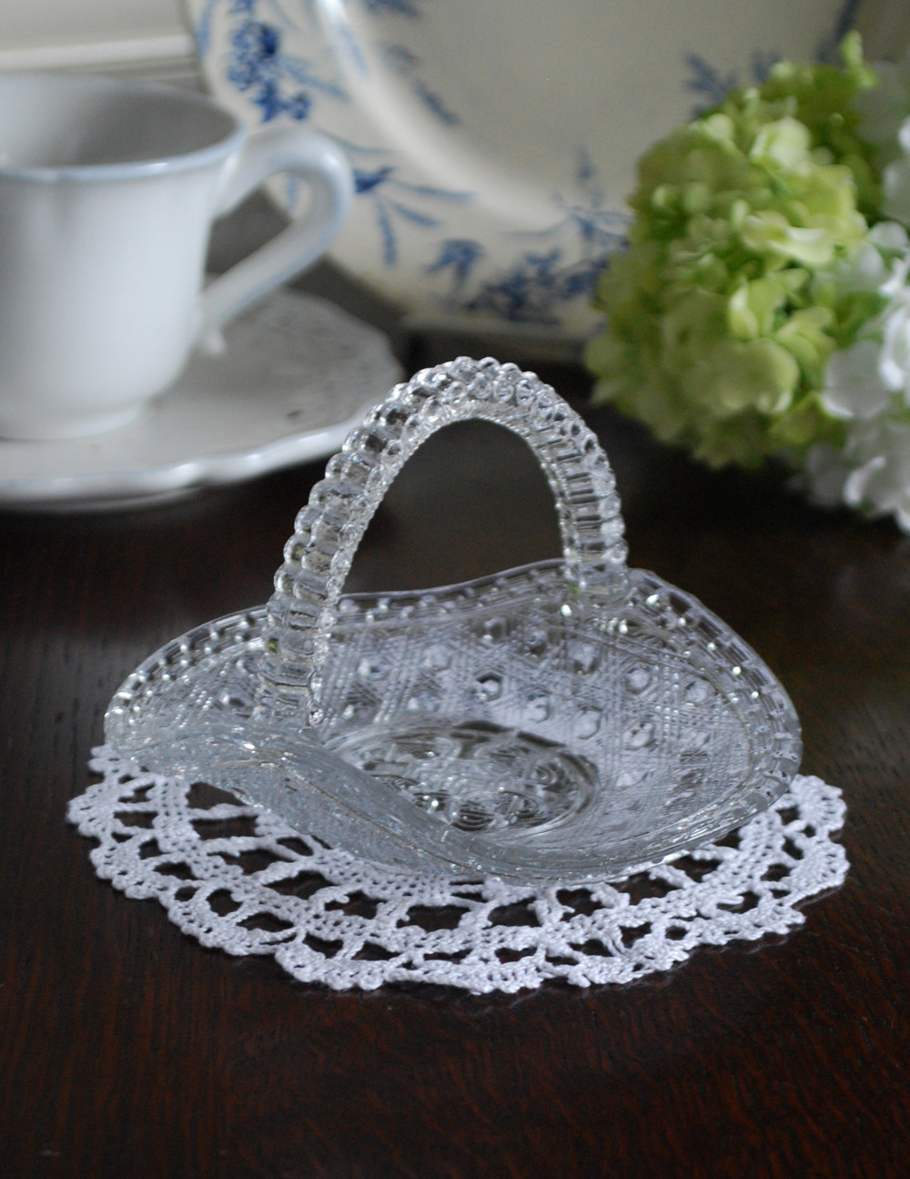 アンティークのインテリア雑貨 プレスドグラスの小さな持ち手付き