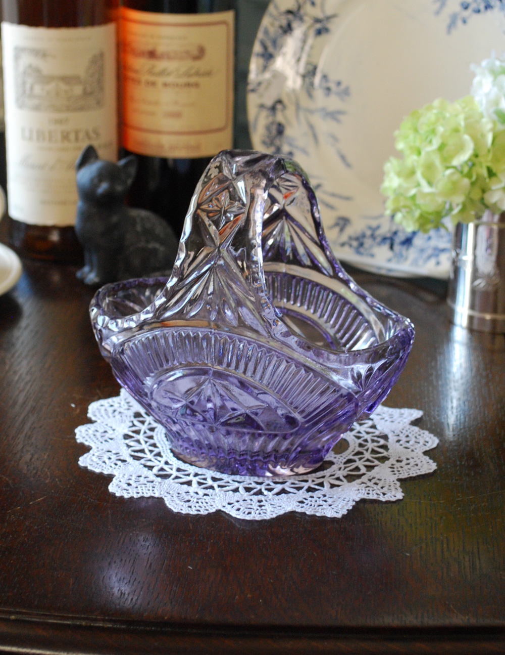 パープルカラーのアンティークプレスドグラス、ガラスのマルシェカゴ（バスケット） (pg-3299)