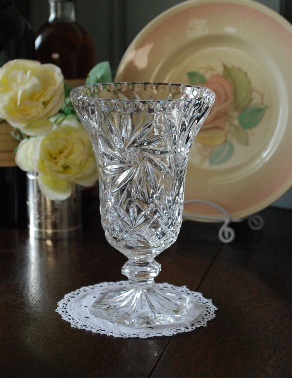 星が刻まれたとっても美しい、脚付きのフラワーベース（花器）、アンティークプレスドグラス (pg-3363)