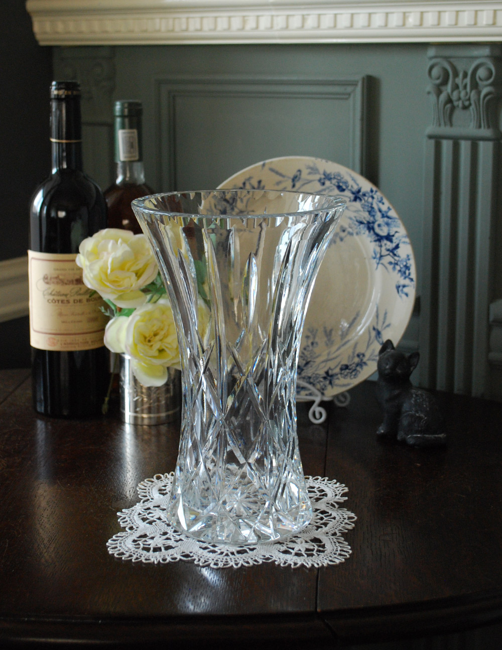 縁どりがレースカットで華やかなアンティークフラワーベース(花器) (pg-3367)