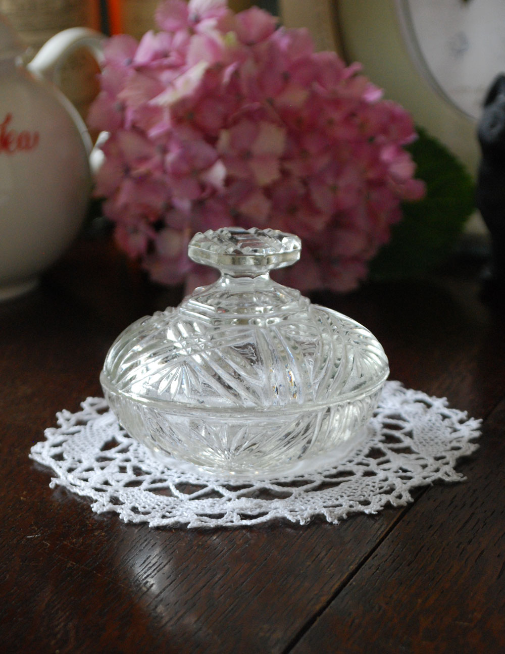 どこから見ても煌めくガラスケース、美しいアンティークプレスドグラス (pg-3430)