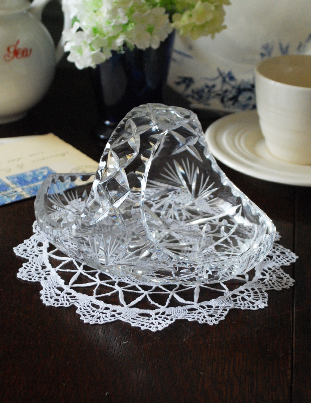 アンティークガラスの小さくてどこにでも置ける、星が刻まれたガラスバスケット（プレスドグラス） (pg-3479)