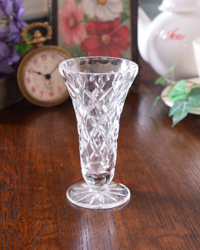 小さくて可愛い人気の1輪挿し、アンティークプレスドグラスの花瓶 (pg-3648)