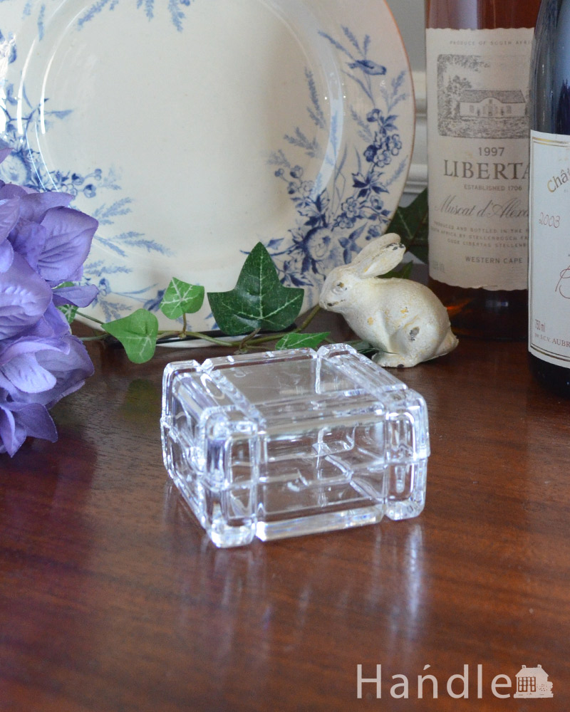 アンティークのインテリア雑貨、四角のフタ付きガラスの小物入れ　プレスドグラス (pg-3822)