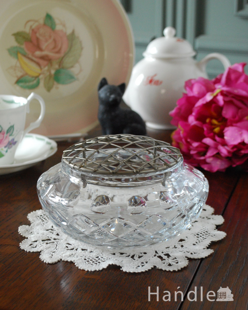 花留め付きのガラスボール（花器）アンティークプレスドグラス(pg-3833