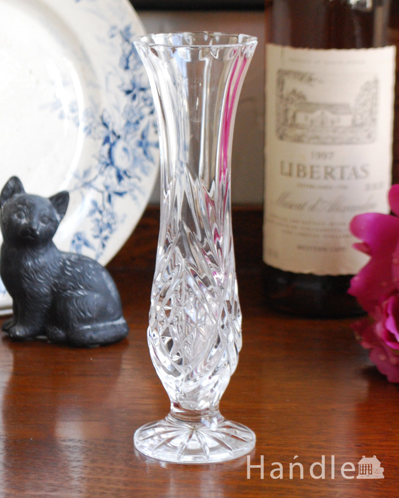 お花の美しさを際立てるガラスフラワーベース、イギリス輸入のアンティークプレスドグラス (pg-3918)
