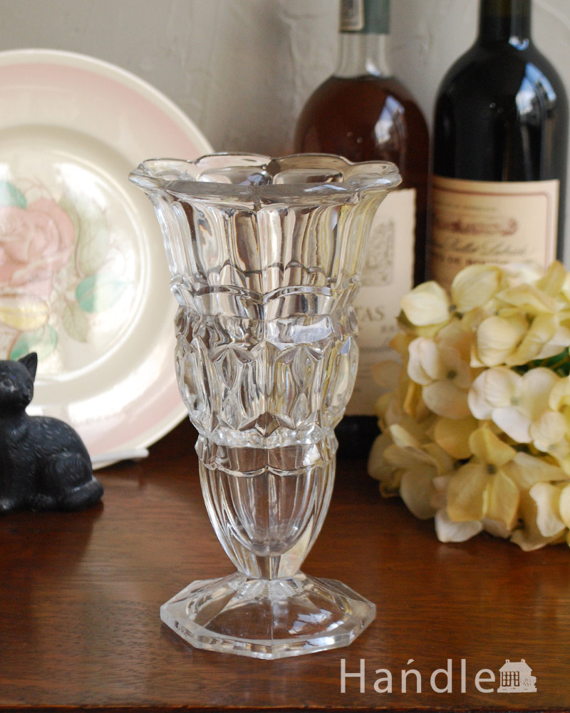 ガラスの花瓶（フラワーベース）、キレイなアンティークプレスドグラス