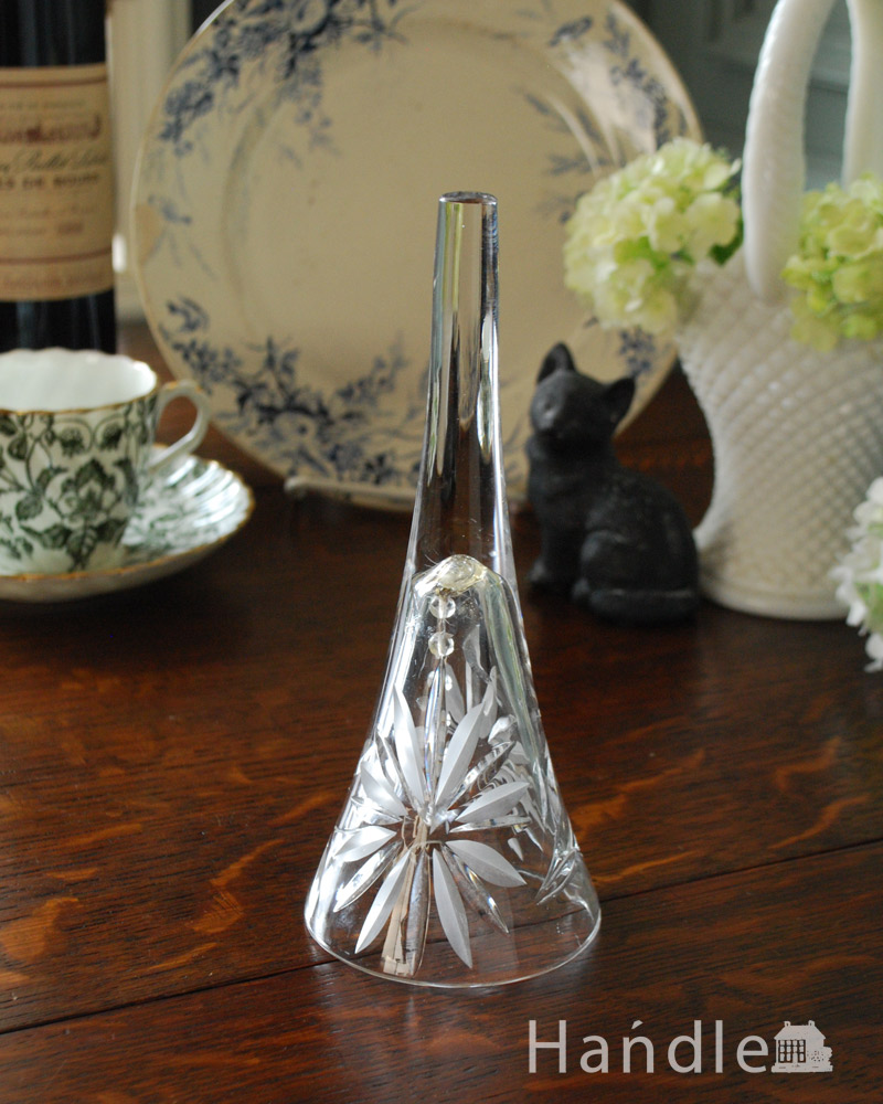 大きなお花のカッティングが綺麗なディナーベル、アンティークプレスドグラス (pg-4036)