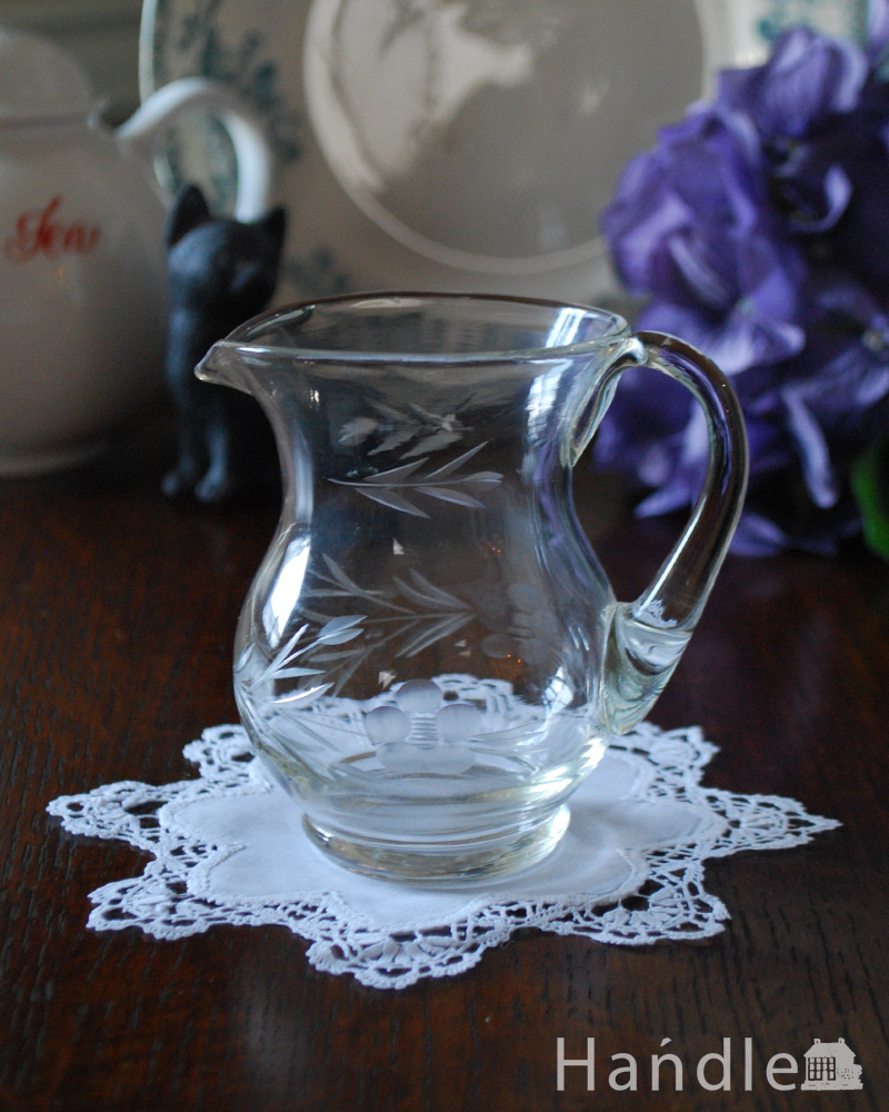 リーフ&お花が美しいアンティークプレスドグラス、クリアガラスのミルクポット (pg-4093)