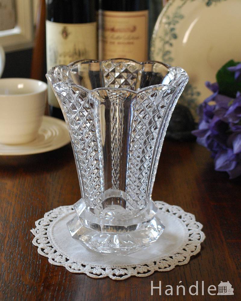 細かなダイヤカットとガラスのオシャレなアンティークプレスドグラス、フラワーベース(花器) (pg-4122)