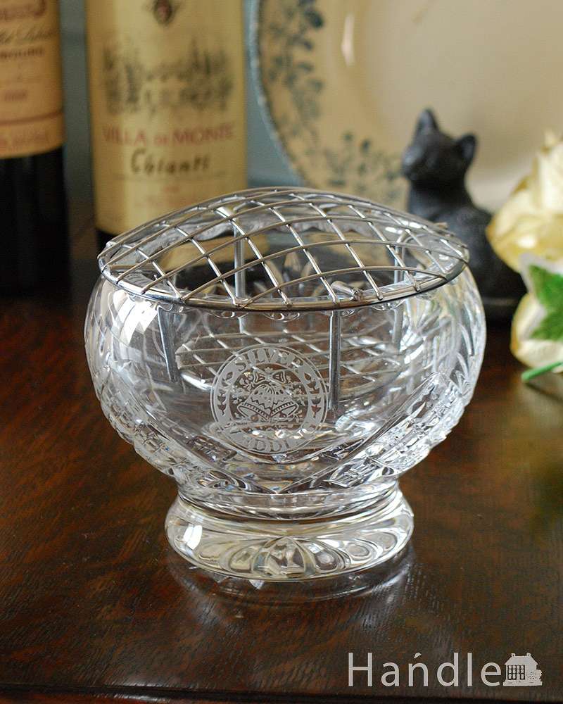 花留め付きの輝くガラスボール（花器）、アンティークプレスドグラス（silver wedeing） (pg-4311)