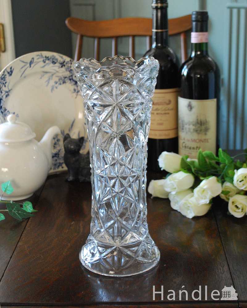 テーブルに飾れる素敵なフラワーベース（花器）、英国アンティークのプレスドグラス (pg-4437)