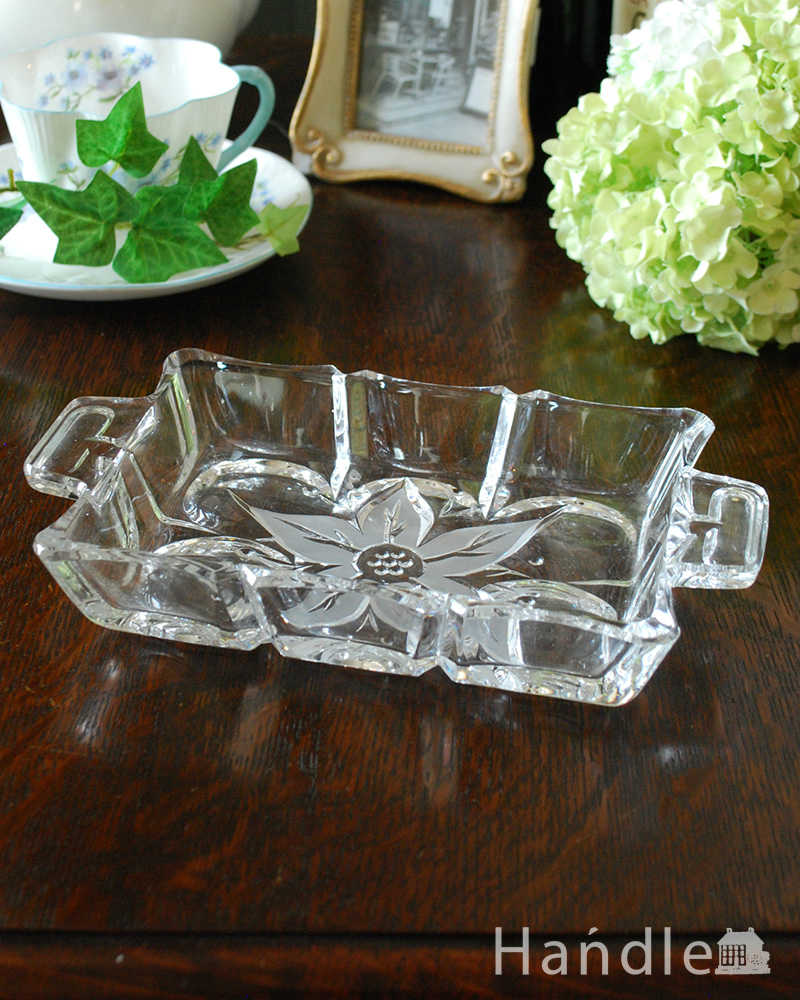 持ち手がついたシンプルガラストレー（プレート）、アンティークプレスドグラス  (pg-4537)
