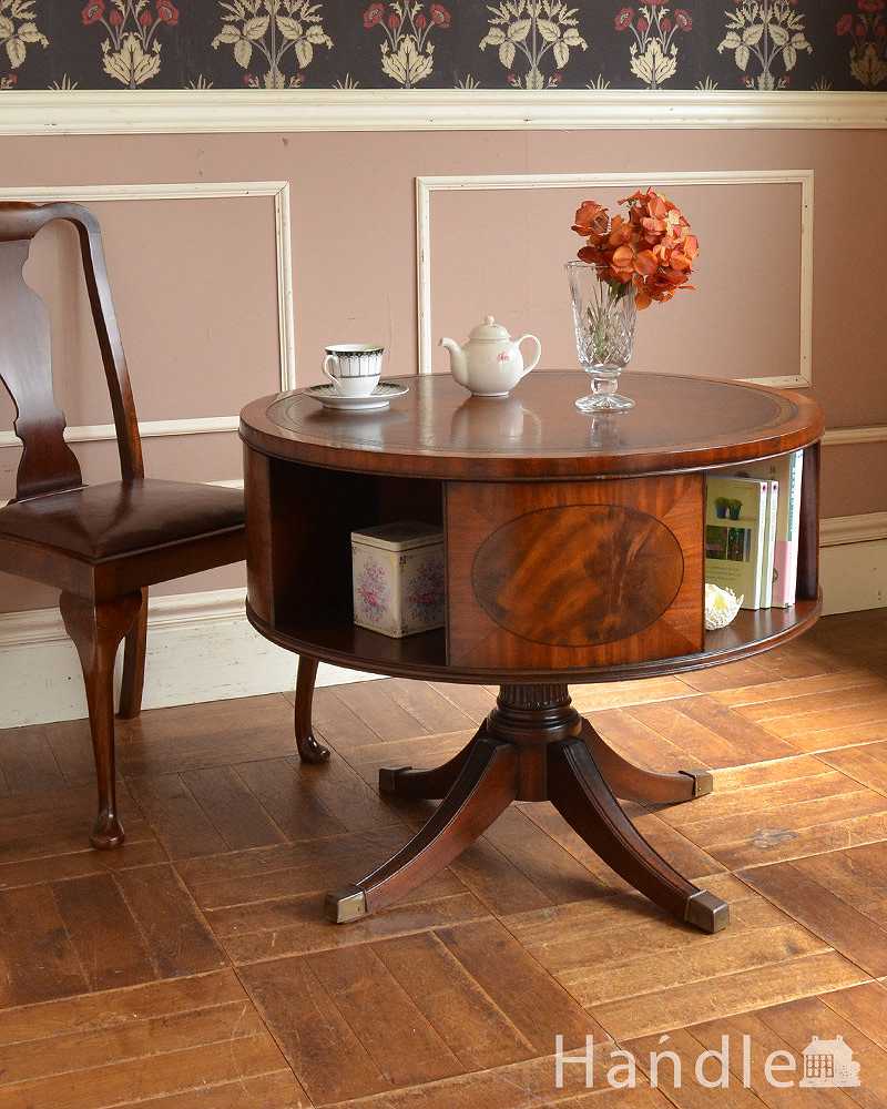 木目が美しい英国アンティークの家具、収納付きのテーブル（ドラムテーブル） (q-1143-f)