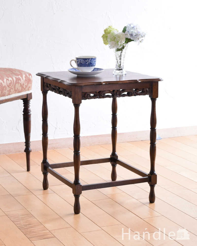 アンティークのオーク材を使った英国家具、透かし彫りが優雅なオケージョナルテーブル  (q-1157-f)