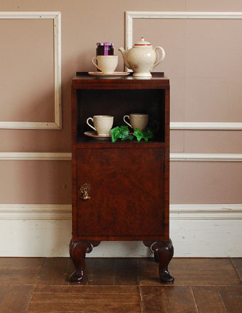 イギリスからの素敵なアンティーク家具、小さなカップボード（食器棚