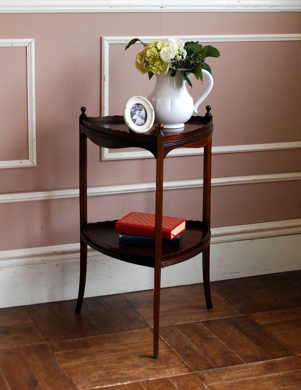 イギリスのアンティーク家具、棚付きのオケージョナルテーブル (q-399-f)