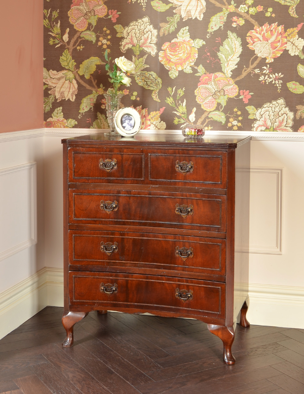 上品なアンティークの英国家具、マホガニー材の４段チェスト (q-442-f)