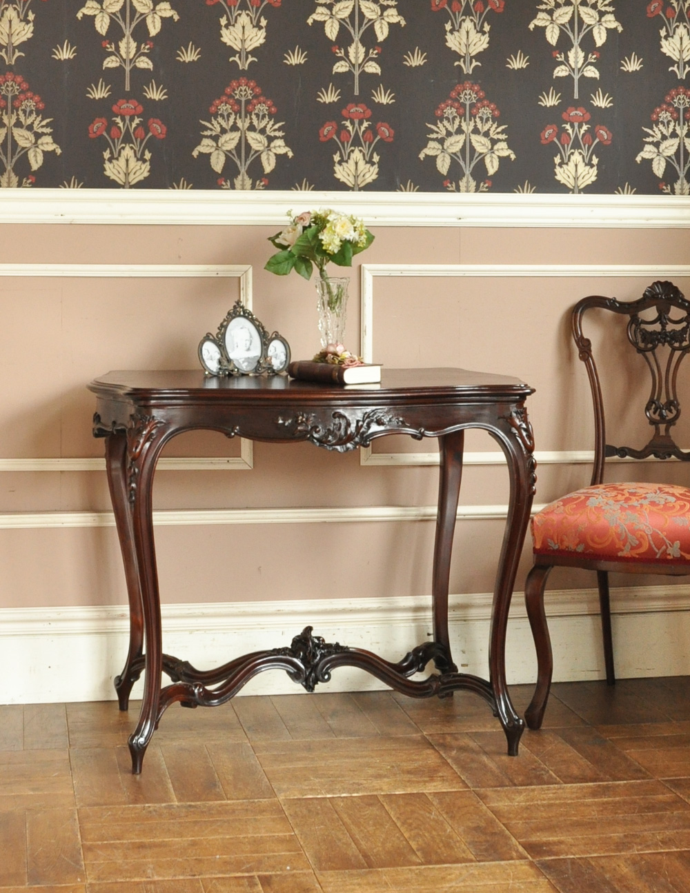 アンティークの英国家具、彫がたっぷりのオケージョナルテーブル  (q-481-f)