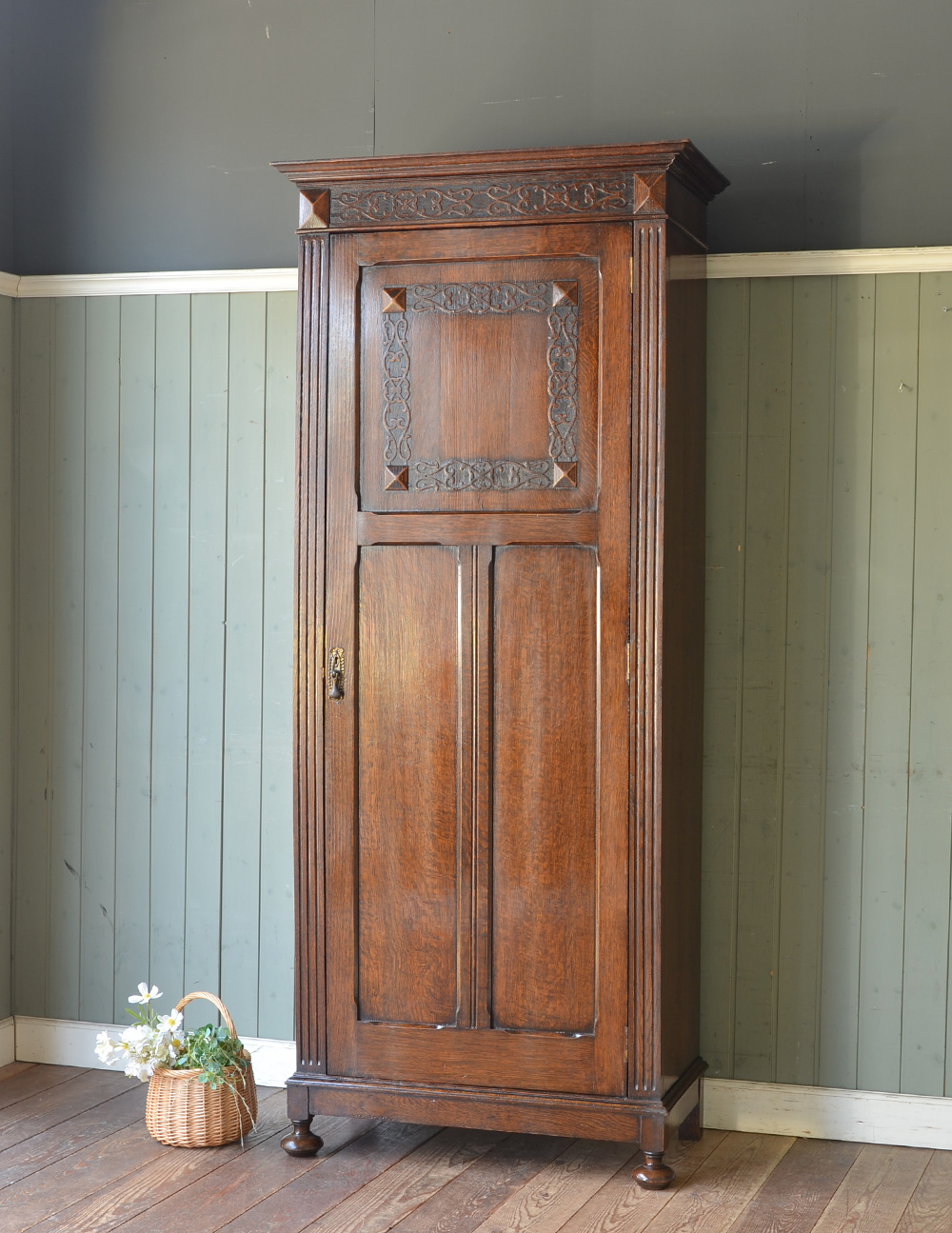 英国らしい紳士のアンティーク家具、お洒落なワードローブ (q-503-f)