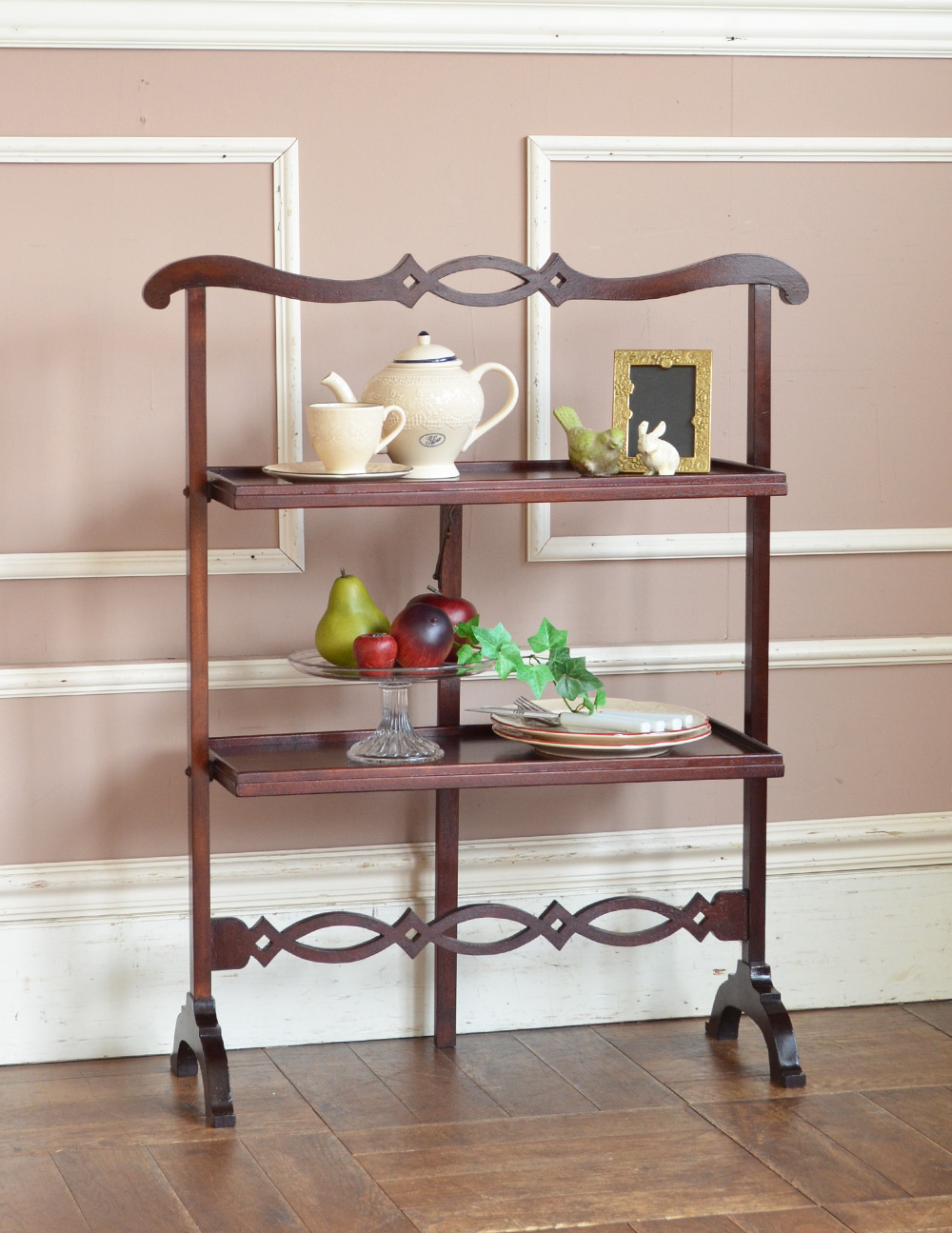 憧れの英国のアンティーク家具、たくさん置けるケーキスタンド (q-529-f)
