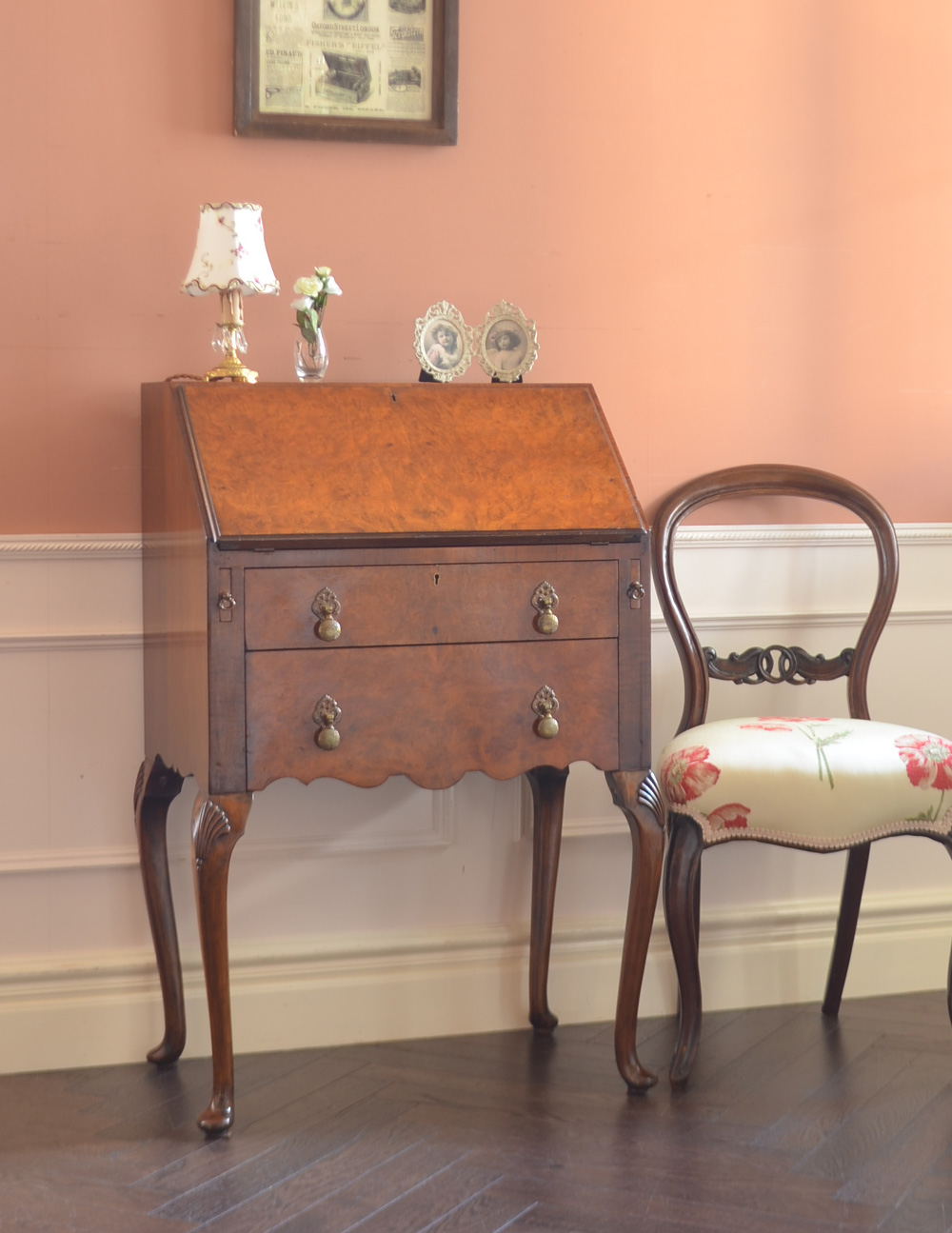 キレイなアンティーク英国家具、ウォルナット材のビューロー（デスク） (q-536-f)