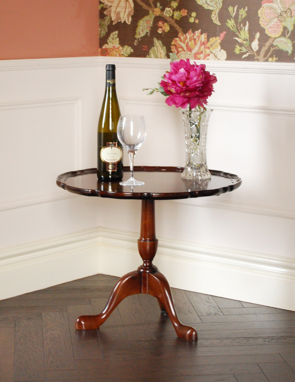 優雅で品があるアンティーク英国家具、ウォルナット材のワインテーブル (q-545-f)