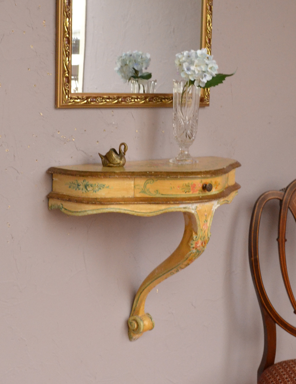 お花模様を描いたアンティーク家具、壁に付けるミニテーブル（シェルフ） (q-577-f)