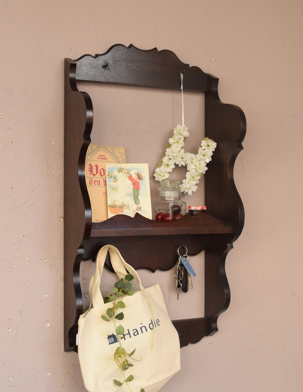 カッティングが美しい大人色のアンティークの木製シェルフ (q-579-f)