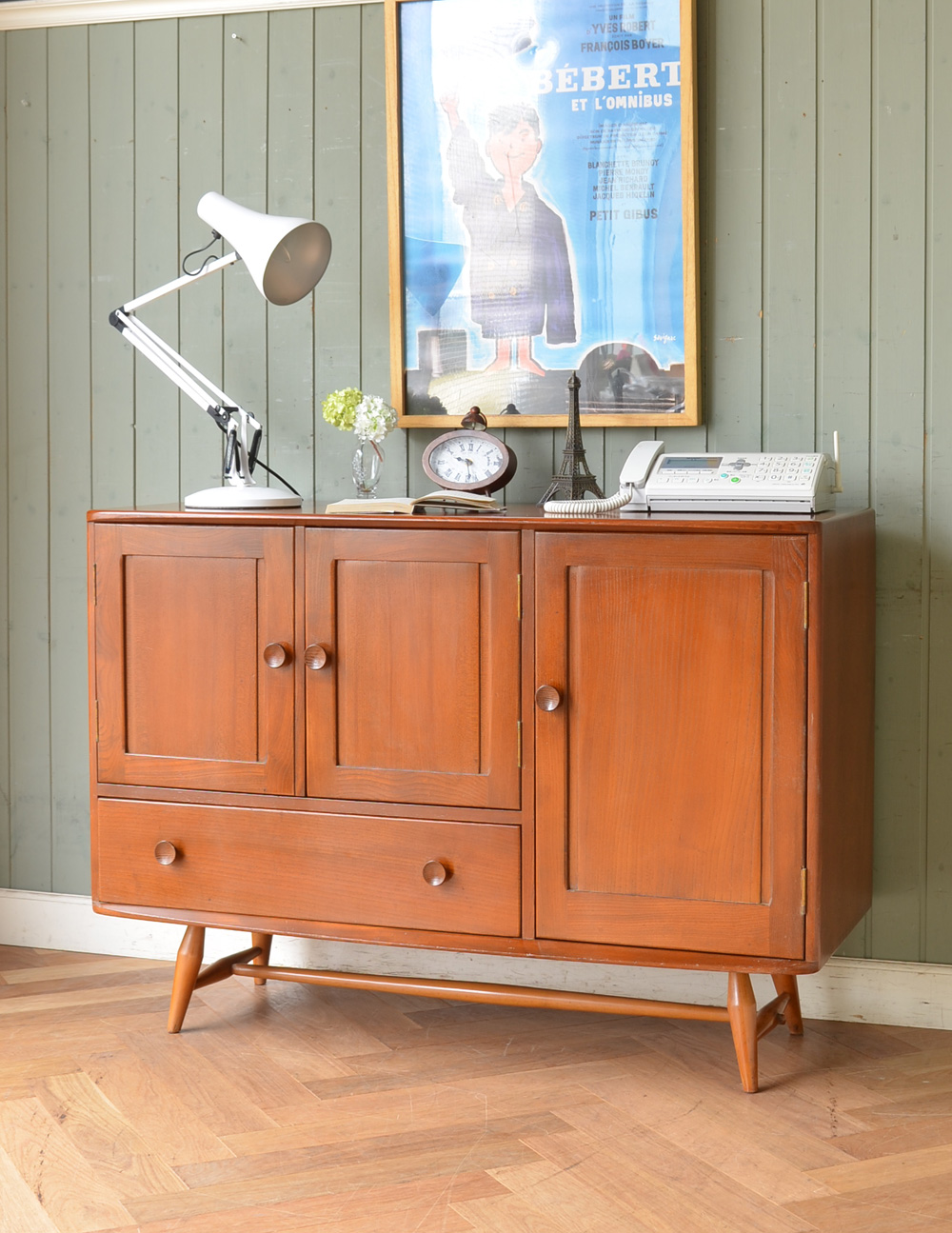 北欧スタイルに似合うアーコール社のアンティークサイドボード (q-631-f)