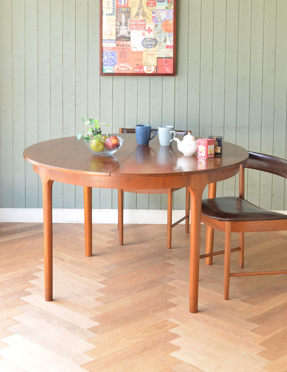 ヴィンテージの北欧家具、マッキントッシュ社の伸張式ダイニングテーブル