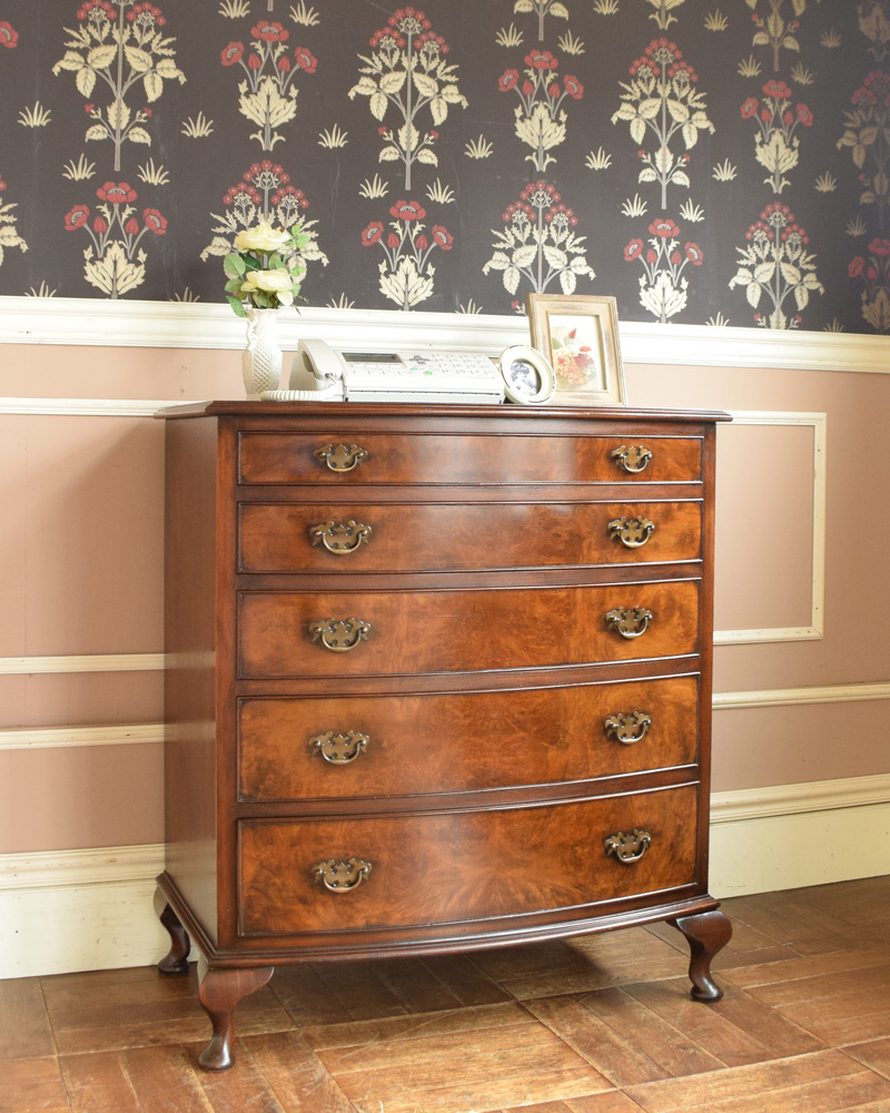 ウォルナットの木目と艶が美しい、 5杯引き出し付きのアンティークチェストオブドロワーズ (q-737-f)