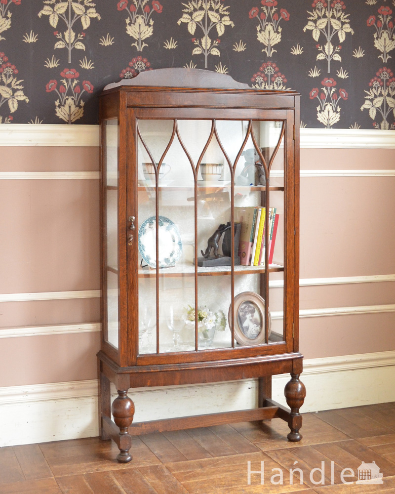 英国スタイルのアンティーク家具、カッコイイ風格があるガラスキャビネット (q-841-f)