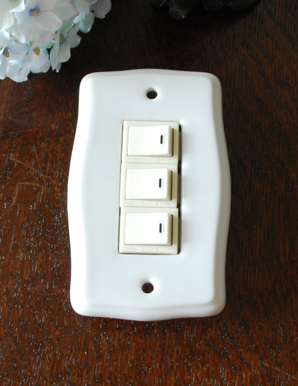 陶器製スイッチプレート ホワイト 3スイッチタイプ 電気スイッチ Sc 18 C 住宅用パーツ