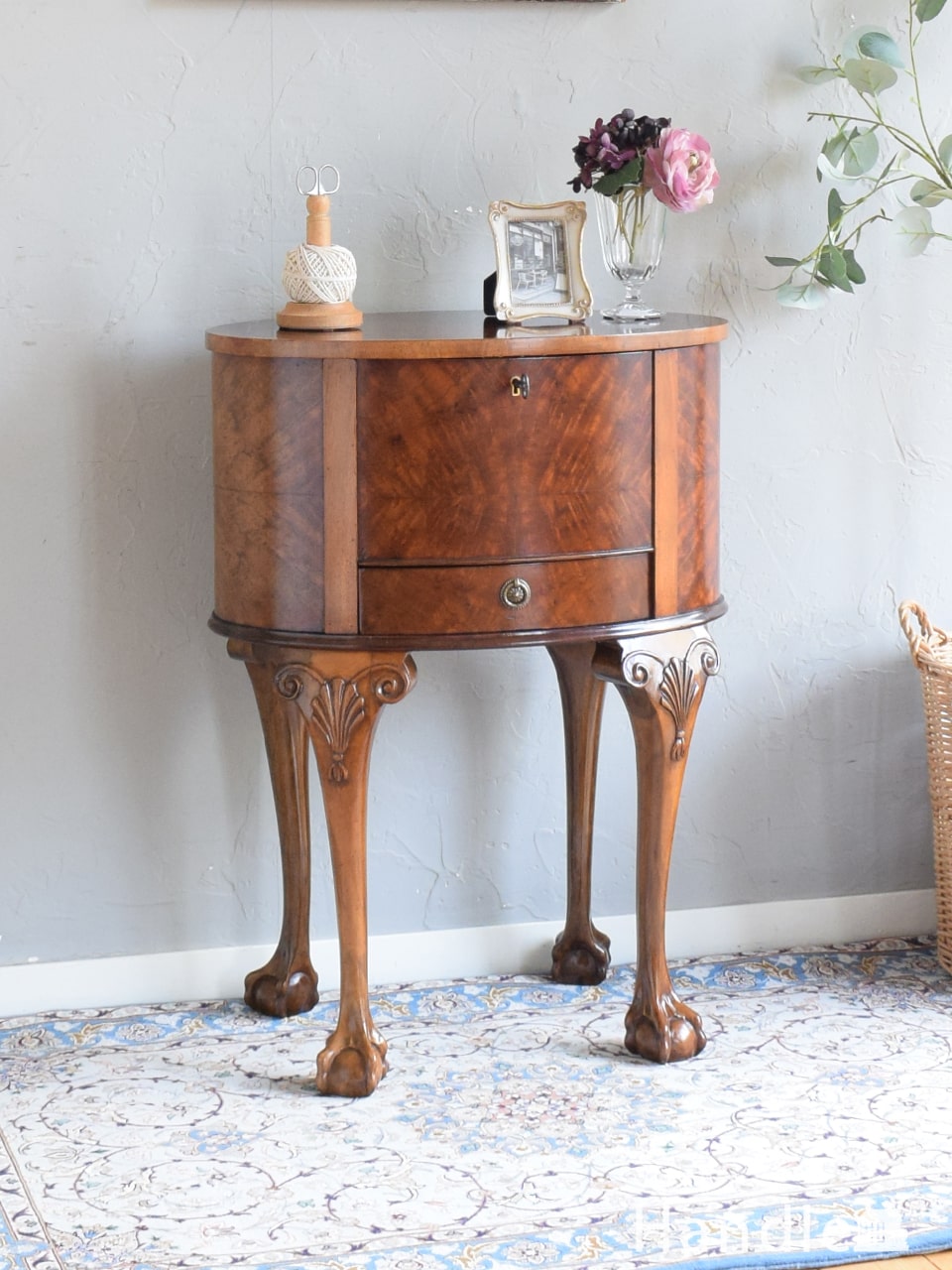 ウォールナット材の珠杢が美しい、英国アンティークのソーイングボックス