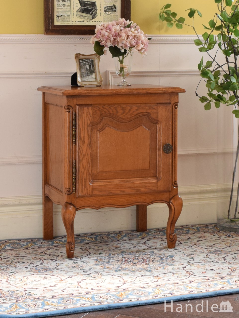 左開け扉の猫足サイドキャビネット、フランスから届いたアンティーク家具