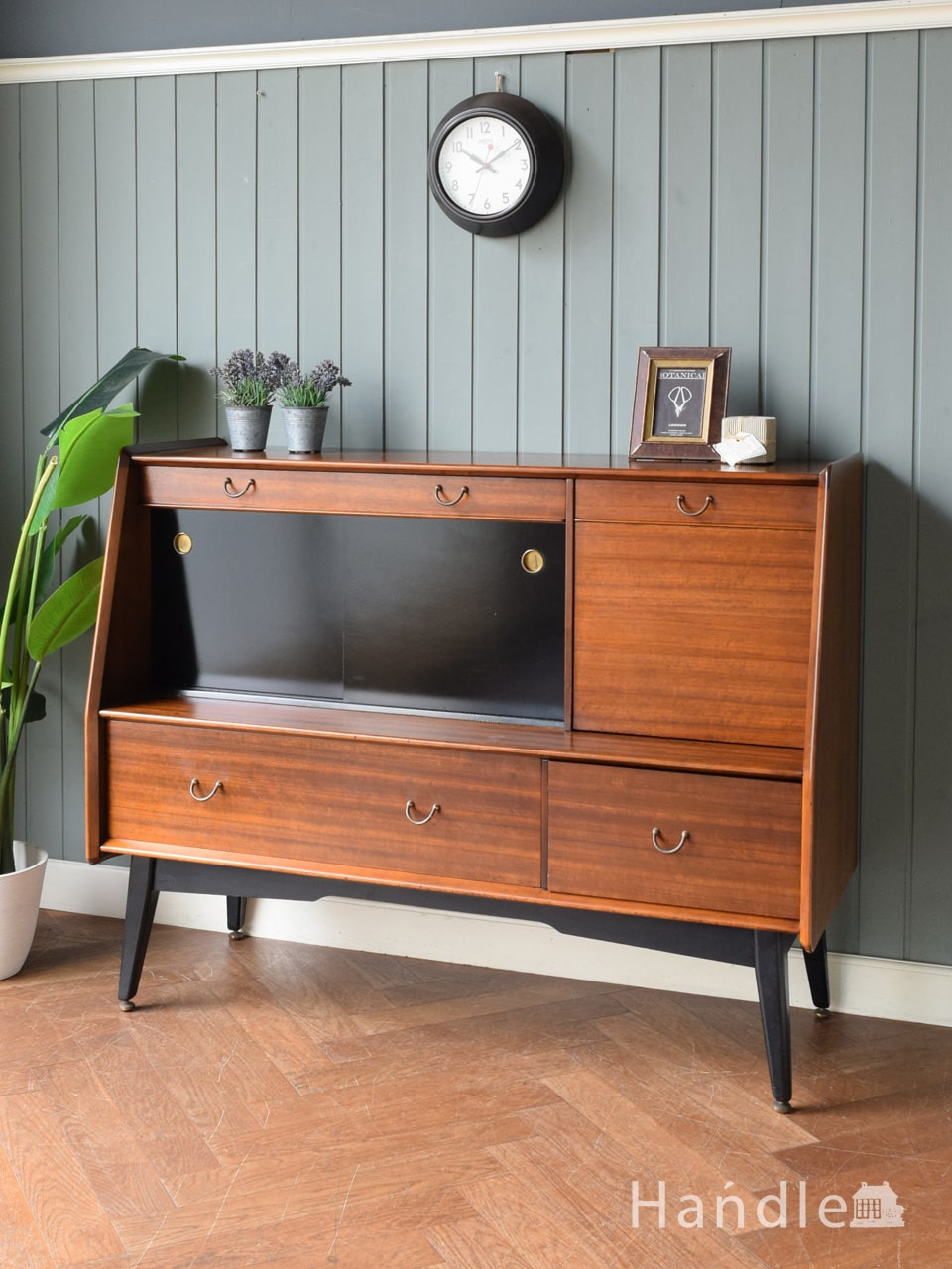 トーラ＆ブラックのおしゃれなサイドボード、英国G-planのビンテージキャビネット