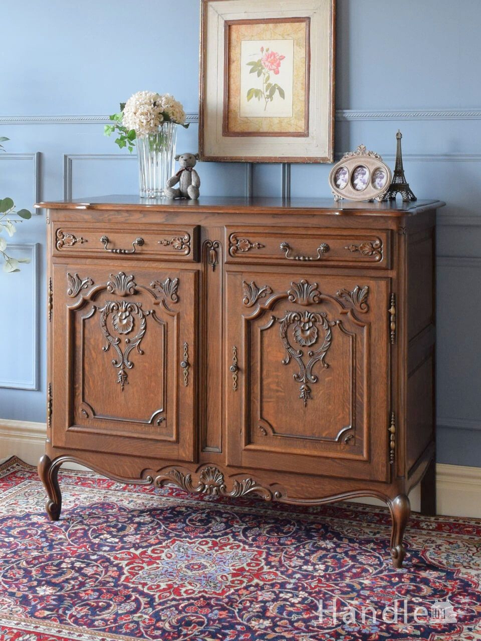彫刻が美しいフレンチアンティークのキャビネット、猫足がおしゃれなオーク材のサイドボード (j-3645-f)