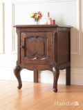 フランスのアンティークキャビネット、かわいいサイズのナイトテーブル