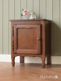 フランスのアンティークキャビネット、使いやすい可愛いサイズのナイトテーブル