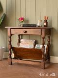 アンティークのマガジンラック、引き出しが付いた便利に使える小さな家具