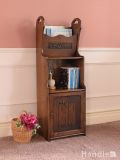 イギリスから届いたアンティークの家具、マガジンラックが付いた便利な本棚