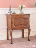 フランスのおしゃれなキャビネット、小ぶりなアンティークのナイトテーブル