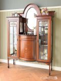 英国のアンティークキャビネット、象嵌が美しいマホガニー材のパーラーキャビネット