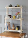 フランスの白いアンティーク家具、シャビーシックな雰囲気が可愛いシェルフ