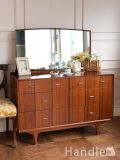 北欧スタイルのヴィンテージ家具、マッキントッシュの引き出しがたっぷり付いたドレッサーチェスト