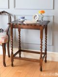 英国から届いたアンティークのテーブル、ツイスト脚のオケージョナルテーブル 